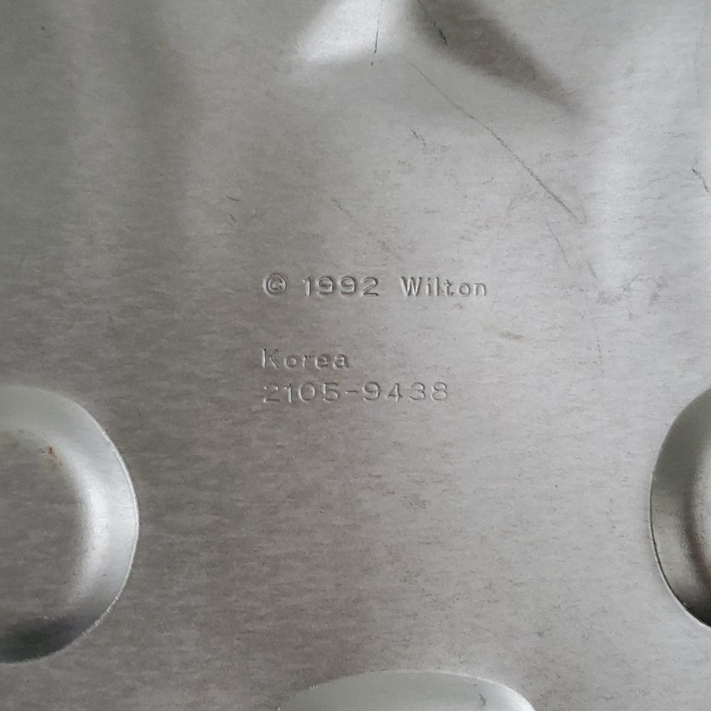 Wilton | Bunny Cake Pan - Picture 2 of 3